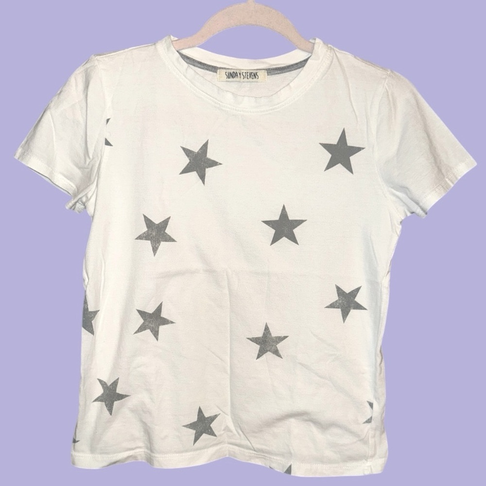 SUNDAY STEVENS Women’s White T-Shirt‎ with Gray Stars Size Small